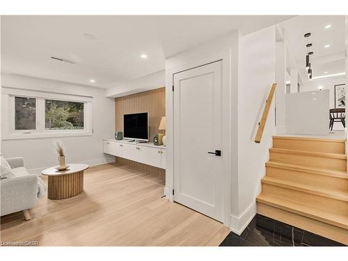 257 Strathcona Drive, Burlington, ON - Indoor Photo Showing Living Room