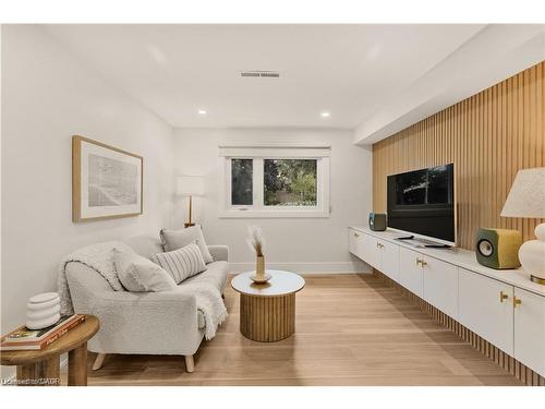 257 Strathcona Drive, Burlington, ON - Indoor Photo Showing Living Room