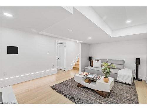 257 Strathcona Drive, Burlington, ON - Indoor Photo Showing Living Room