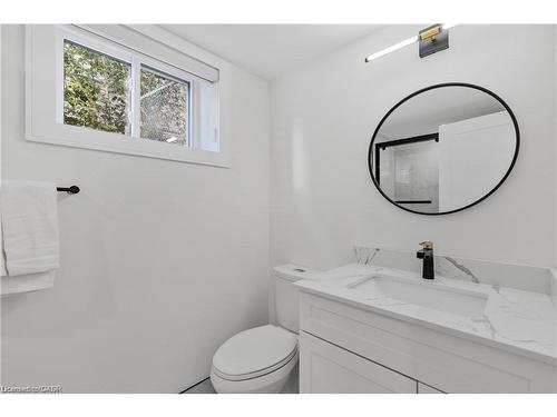 257 Strathcona Drive, Burlington, ON - Indoor Photo Showing Bathroom