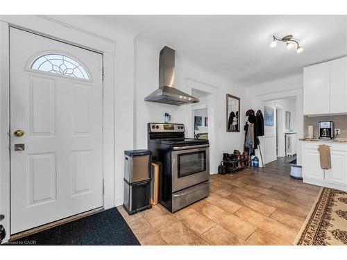 35 Bayfield Avenue, Hamilton, ON - Indoor Photo Showing Kitchen
