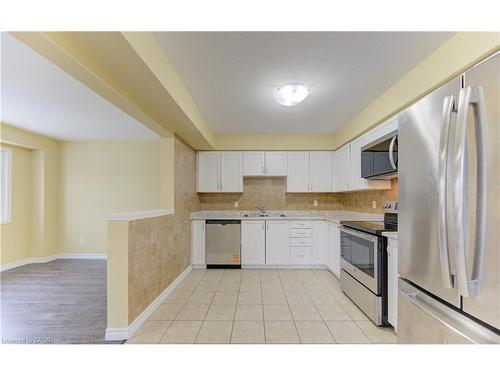 40 Red Clover Crescent, Kitchener, ON - Indoor Photo Showing Kitchen