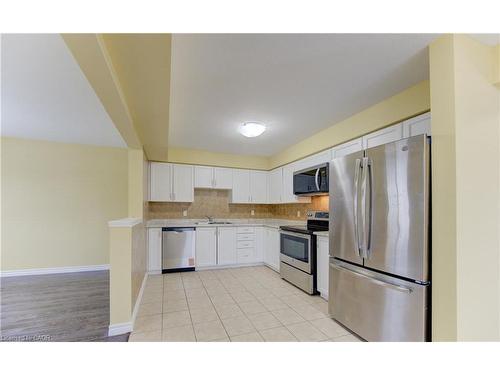 40 Red Clover Crescent, Kitchener, ON - Indoor Photo Showing Kitchen