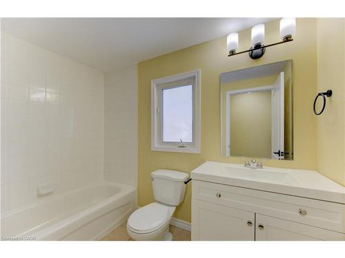 40 Red Clover Crescent, Kitchener, ON - Indoor Photo Showing Bathroom