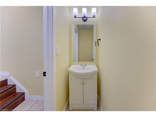 40 Red Clover Crescent, Kitchener, ON - Indoor Photo Showing Bathroom