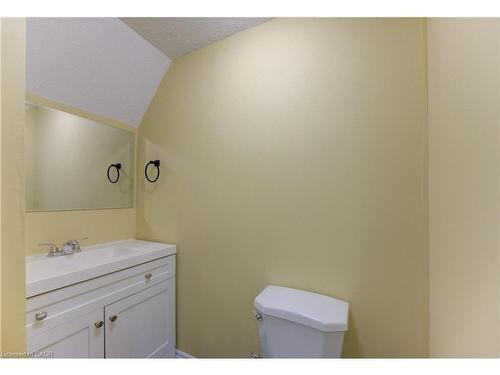 40 Red Clover Crescent, Kitchener, ON - Indoor Photo Showing Bathroom