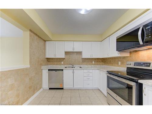 40 Red Clover Crescent, Kitchener, ON - Indoor Photo Showing Kitchen With Double Sink