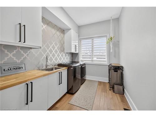 397 Caithness Street E, Caledonia, ON - Indoor Photo Showing Kitchen With Upgraded Kitchen