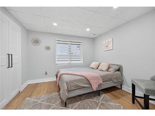 397 Caithness Street E, Caledonia, ON - Indoor Photo Showing Bedroom