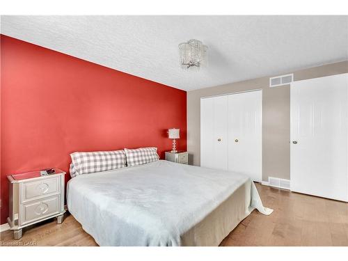 28 Ridgeway Crescent, Kitchener, ON - Indoor Photo Showing Bedroom