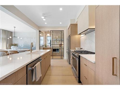 452 Westhaven Street, Waterloo, ON - Indoor Photo Showing Kitchen With Upgraded Kitchen