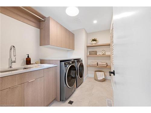 452 Westhaven Street, Waterloo, ON - Indoor Photo Showing Laundry Room