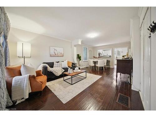 171 Paling Avenue, Hamilton, ON - Indoor Photo Showing Living Room