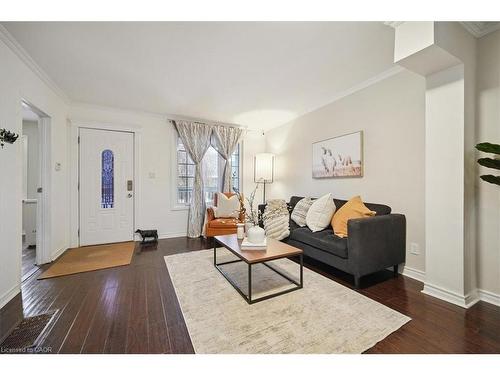 171 Paling Avenue, Hamilton, ON - Indoor Photo Showing Living Room