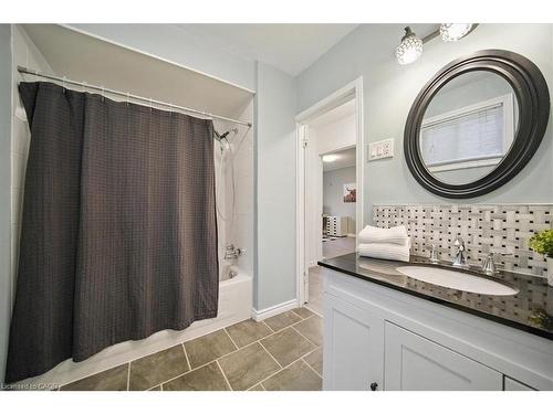 171 Paling Avenue, Hamilton, ON - Indoor Photo Showing Bathroom