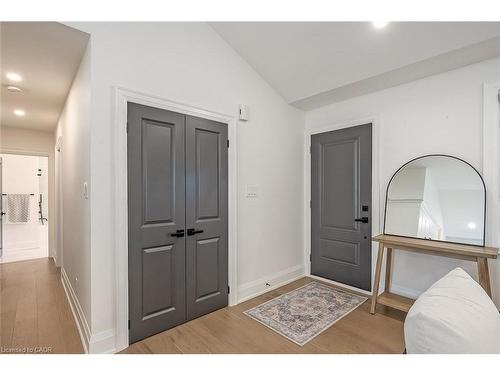 564 Maplehill Drive, Burlington, ON - Indoor Photo Showing Other Room