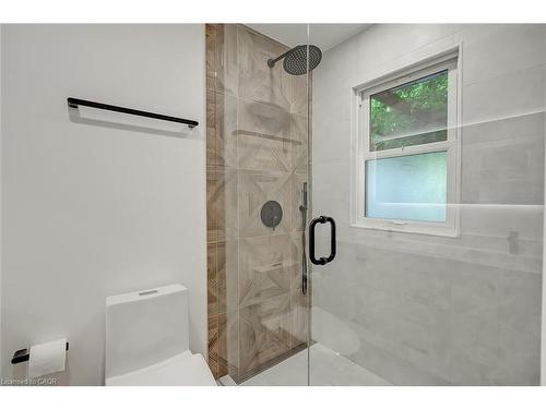 564 Maplehill Drive, Burlington, ON - Indoor Photo Showing Bathroom