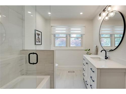 564 Maplehill Drive, Burlington, ON - Indoor Photo Showing Bathroom