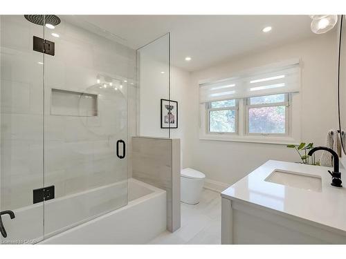 564 Maplehill Drive, Burlington, ON - Indoor Photo Showing Bathroom