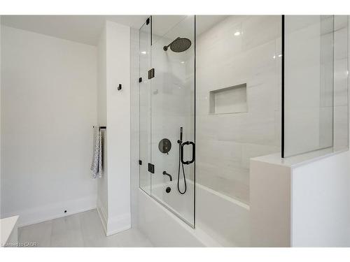 564 Maplehill Drive, Burlington, ON - Indoor Photo Showing Bathroom