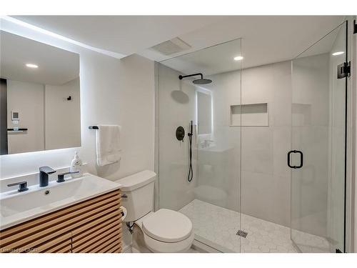 564 Maplehill Drive, Burlington, ON - Indoor Photo Showing Bathroom