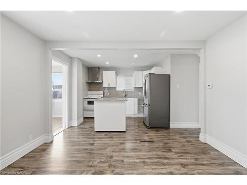26 Bayfield Avenue, Hamilton, ON - Indoor Photo Showing Kitchen