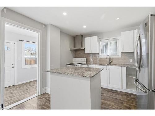 26 Bayfield Avenue, Hamilton, ON - Indoor Photo Showing Kitchen With Upgraded Kitchen