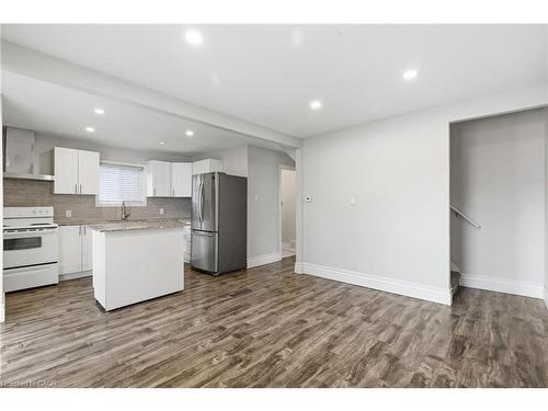 26 Bayfield Avenue, Hamilton, ON - Indoor Photo Showing Kitchen