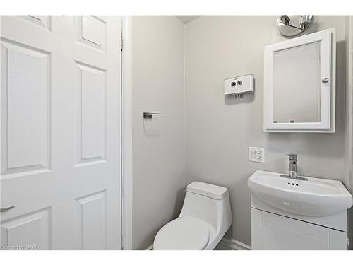 26 Bayfield Avenue, Hamilton, ON - Indoor Photo Showing Bathroom