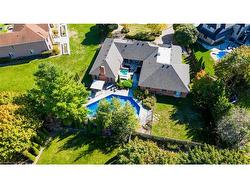 592 Manorwood Court  Waterloo, ON N2K 3L7