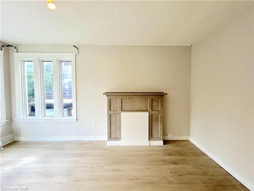 2-24 Burris Street, Hamilton, ON - Indoor Photo Showing Other Room