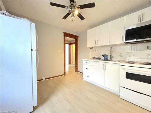 2-24 Burris Street, Hamilton, ON - Indoor Photo Showing Kitchen