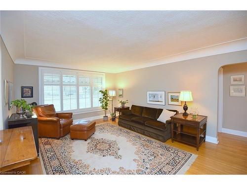 959 Easterbrook Avenue, Burlington, ON - Indoor Photo Showing Living Room