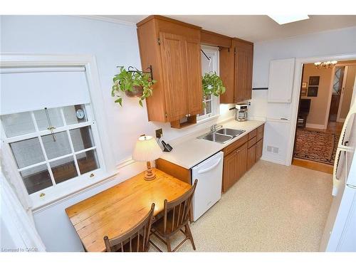 959 Easterbrook Avenue, Burlington, ON - Indoor Photo Showing Kitchen With Double Sink