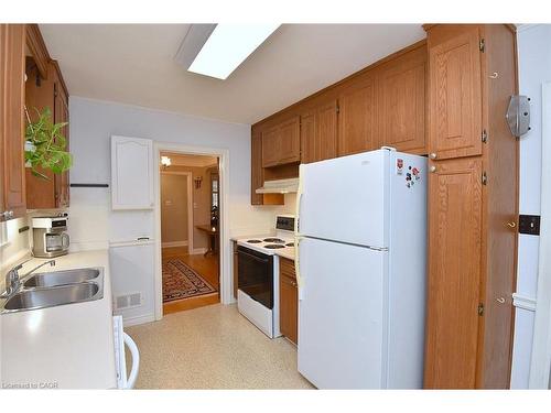959 Easterbrook Avenue, Burlington, ON - Indoor Photo Showing Kitchen With Double Sink