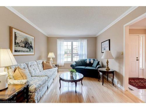 2251 Mansfield Drive, Burlington, ON - Indoor Photo Showing Living Room