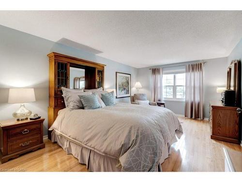 2251 Mansfield Drive, Burlington, ON - Indoor Photo Showing Bedroom