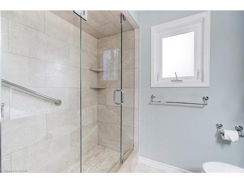 2251 Mansfield Drive, Burlington, ON - Indoor Photo Showing Bathroom