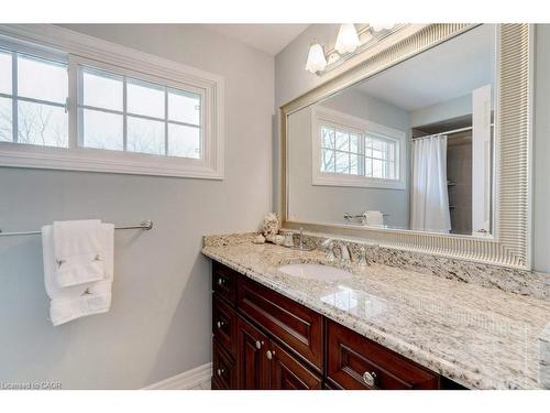 2251 Mansfield Drive, Burlington, ON - Indoor Photo Showing Bathroom