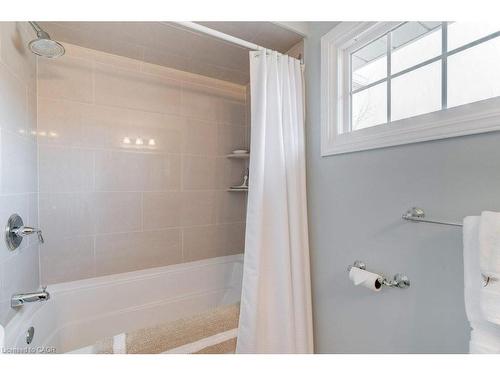 2251 Mansfield Drive, Burlington, ON - Indoor Photo Showing Bathroom