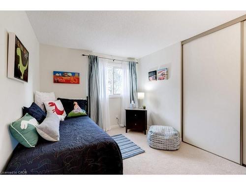 2251 Mansfield Drive, Burlington, ON - Indoor Photo Showing Bedroom
