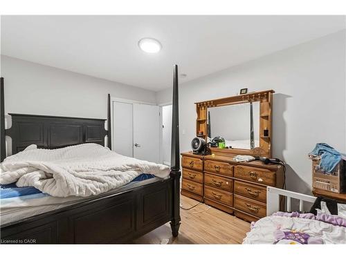 Main-517 Mohawk Road W, Hamilton, ON - Indoor Photo Showing Bedroom