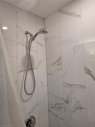 Main-517 Mohawk Road W, Hamilton, ON - Indoor Photo Showing Bathroom