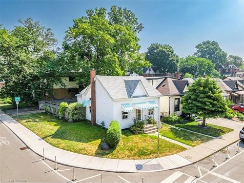 30 Baker Street, Hamilton, ON - Outdoor