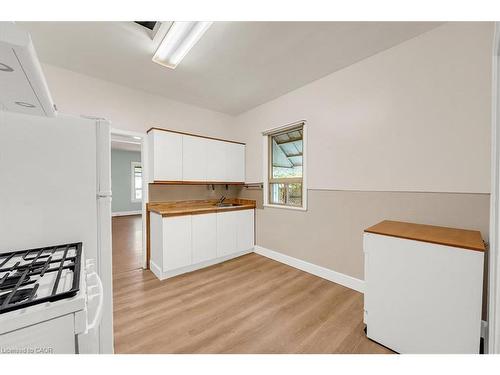 30 Baker Street, Hamilton, ON - Indoor Photo Showing Other Room