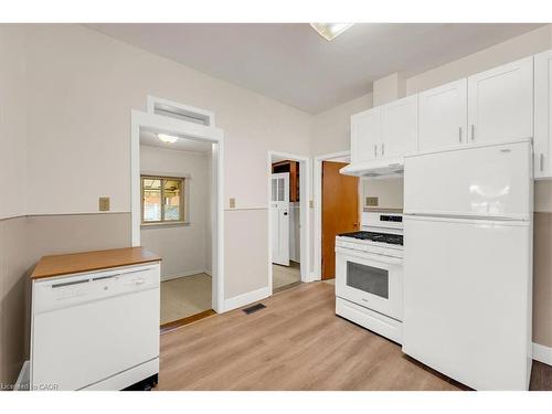 30 Baker Street, Hamilton, ON - Indoor Photo Showing Kitchen