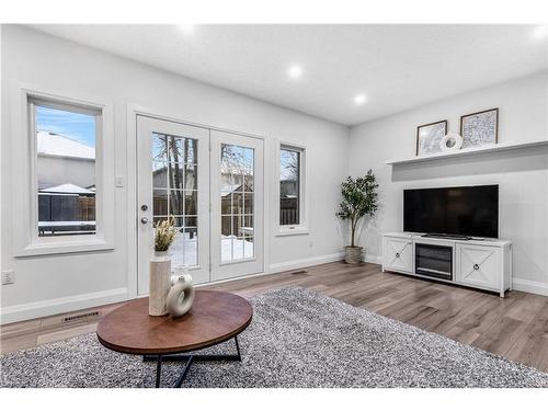 382 Pastern Trail, Waterloo, ON - Indoor Photo Showing Living Room