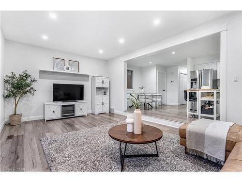 382 Pastern Trail, Waterloo, ON - Indoor Photo Showing Living Room