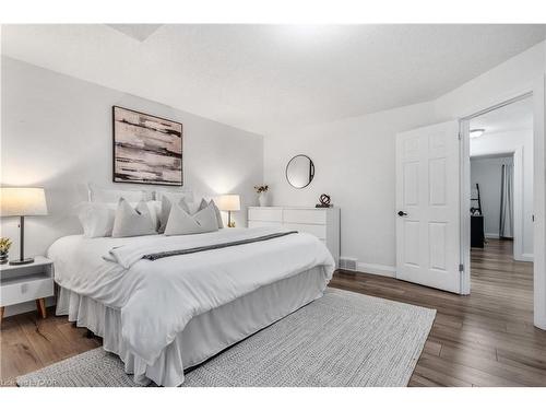 382 Pastern Trail, Waterloo, ON - Indoor Photo Showing Bedroom