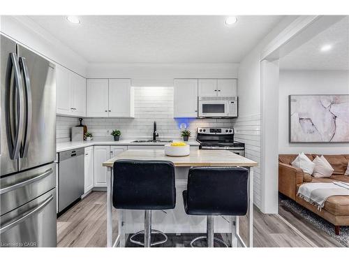 382 Pastern Trail, Waterloo, ON - Indoor Photo Showing Kitchen With Upgraded Kitchen
